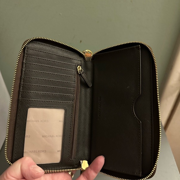 Michael Kors Phone Wallet Wristlet - Picture 3 of 3
